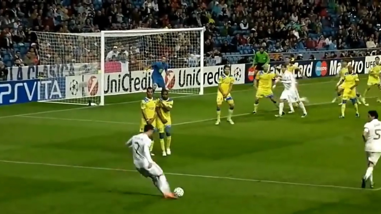 Nhung tuyet pham cua C.Ronaldo nhin tu hang ghe khan gia hinh anh