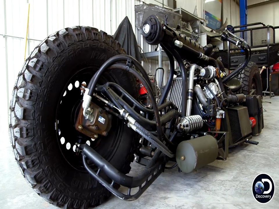 'Quai xe' lap rap tu vat dung quanh nha, co ca bon tam hinh anh