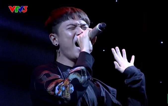 Bai hat Them yeu khien ban giam khao thot len 'giong Tung Duong qua' hinh anh