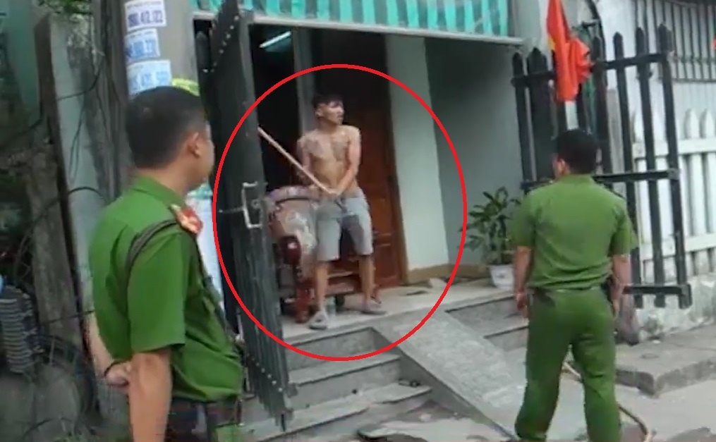 Khong che doi tuong ngao da dap pha tai san hinh anh