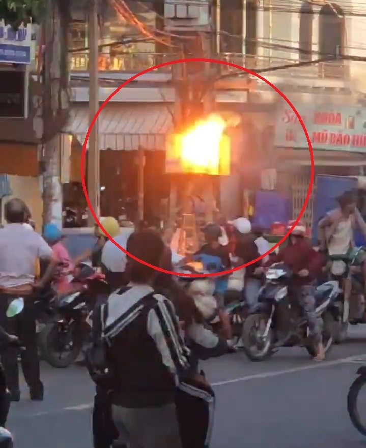 Cot dien chay xet lua nhu phao hoa, dan hieu ky tu tap dung xem hinh anh