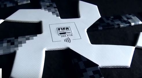 Trai bong Telstar 18 duoc gan chip cua VCK World Cup 2018 hinh anh