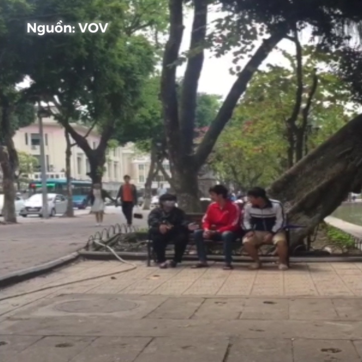 'Thay boi' lam phuc xin tien tai Ho Guom hinh anh