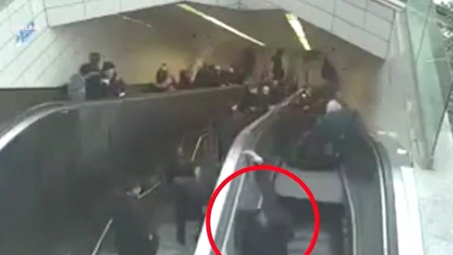 Nguoi dan ong bi thang cuon 'nuot chung' o ga tau dien ngam Tho Nhi Ky hinh anh