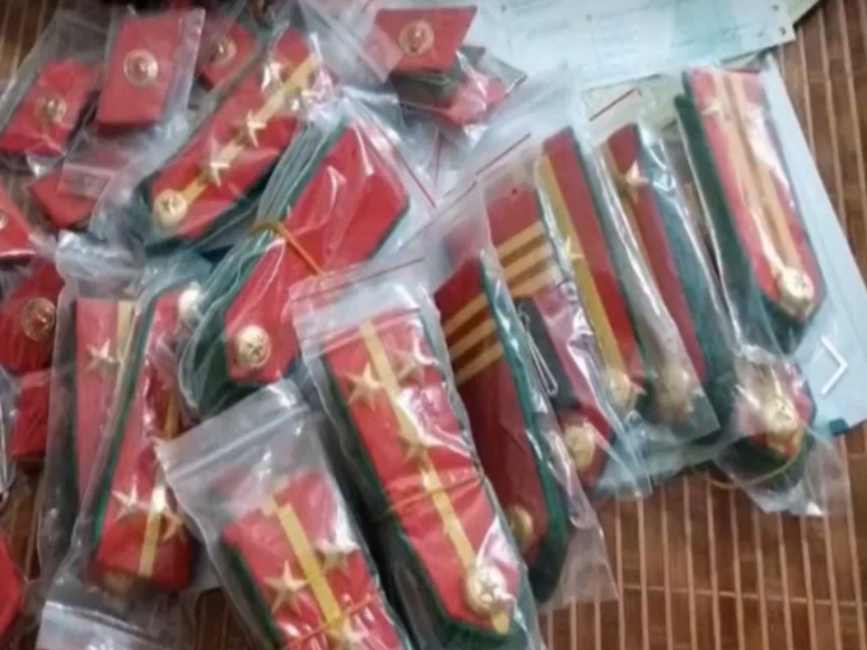 De dang mua quan phuc dom nganh cong an hinh anh