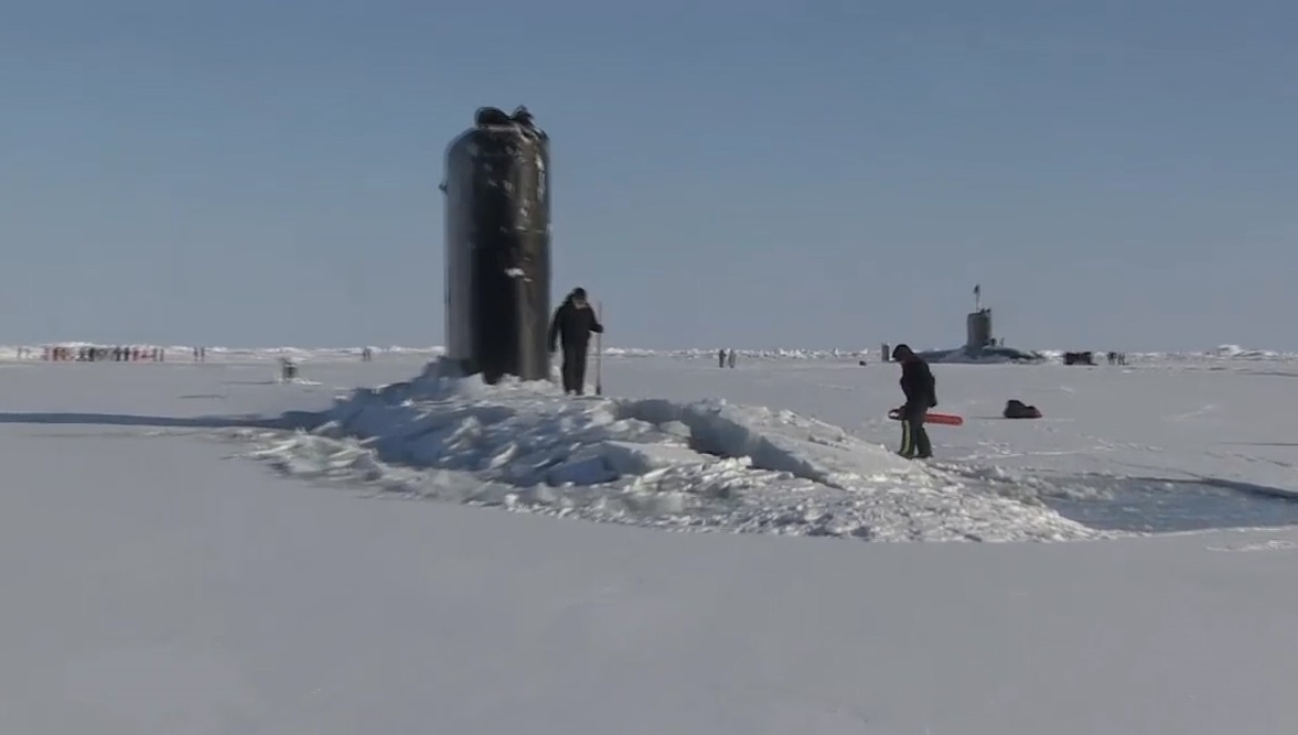 Xem tau ngam My bat ngo doi bang day nua met troi len hinh anh