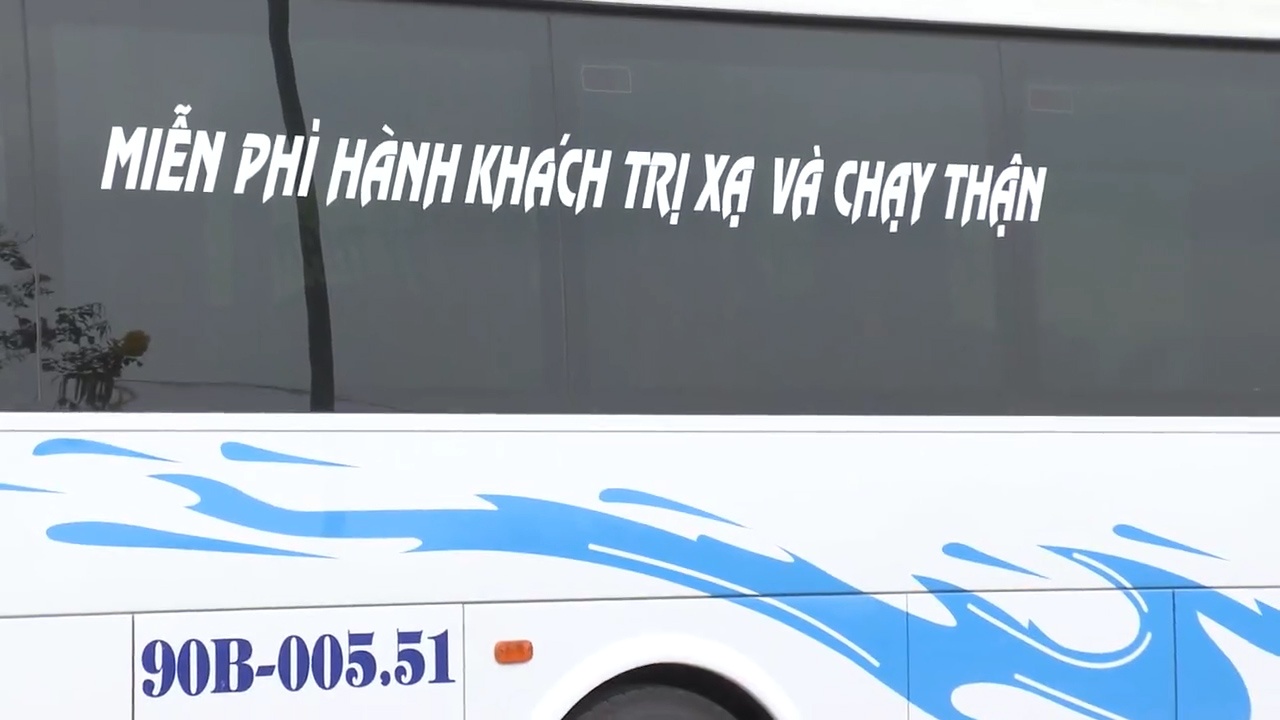 Xe khach mien phi cho benh nhan chay than, ung thu hinh anh