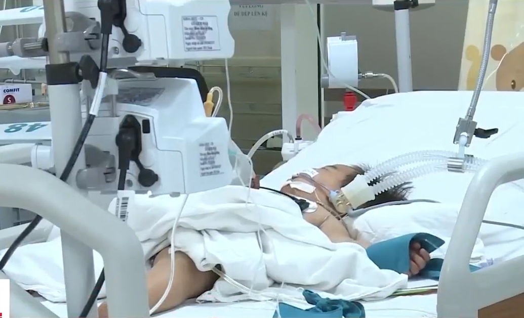 Them mot truong hop tre uong nham hoa chat hinh anh