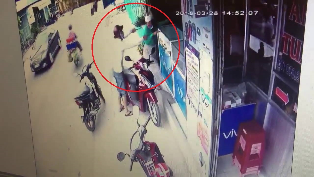 Ten cuop dung dao khong che, cuop tai san giua duong hinh anh