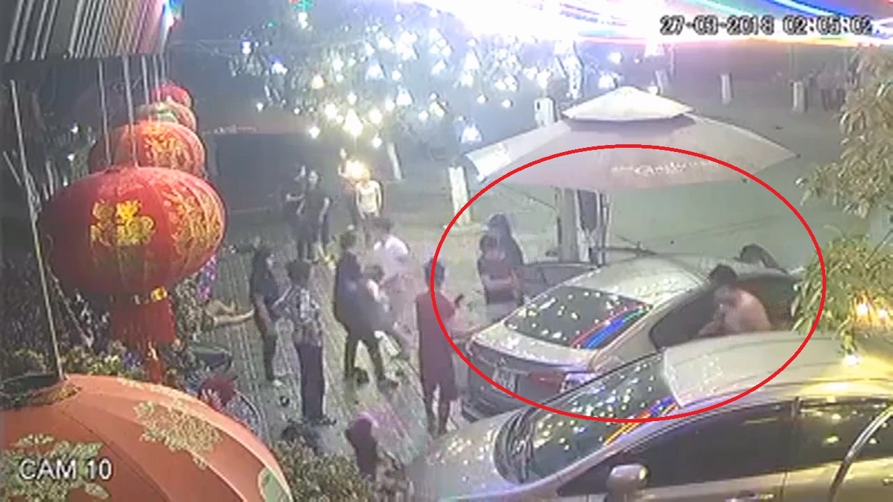 Oto lao len via he, tong hang loat xe o Thai Nguyen hinh anh