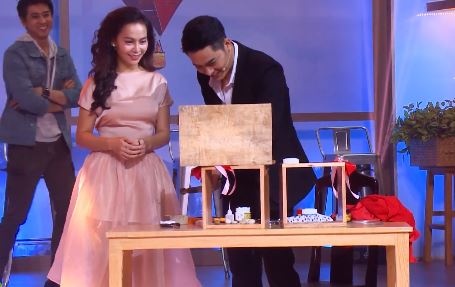 Anh chang xay ngoi nha go ngay tai san khau Khuc hat se duyen hinh anh