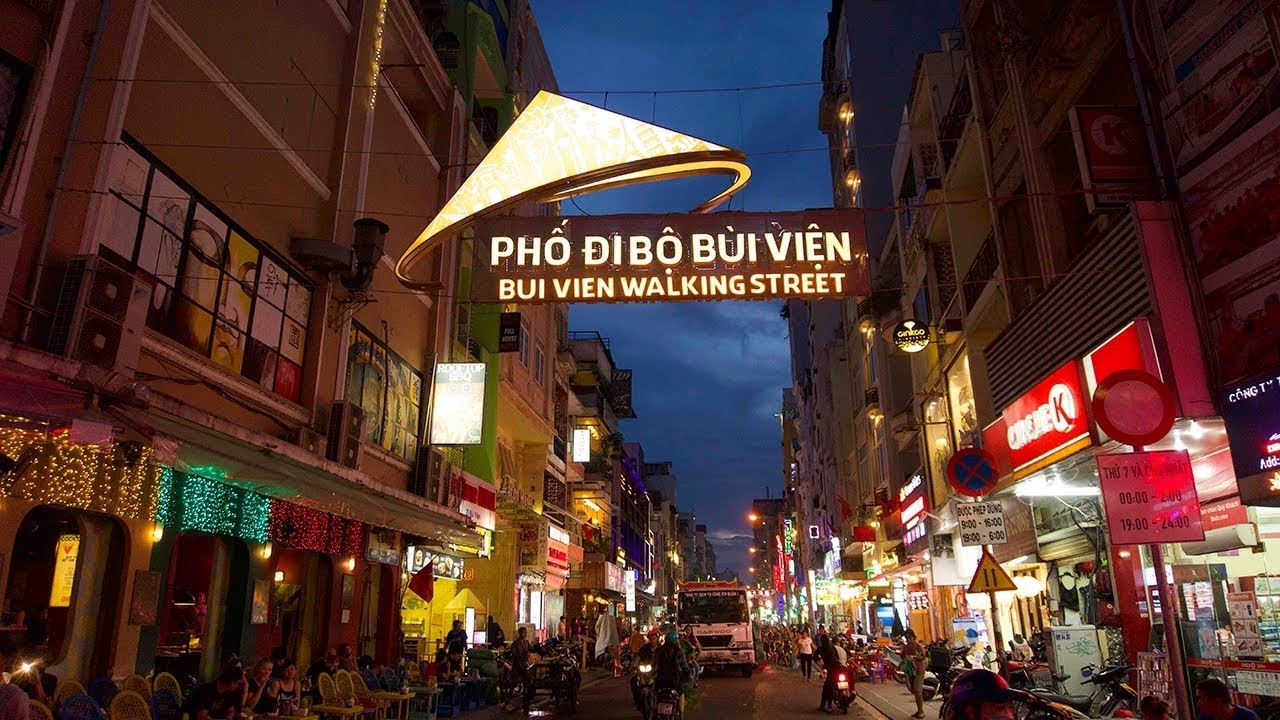 'Pho Tay' Bui Vien: Vua choi, vua lo hinh anh