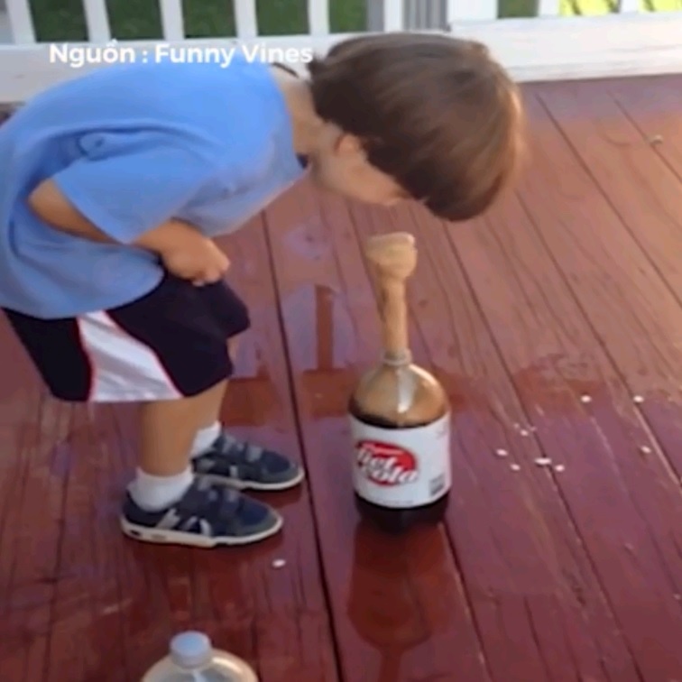 Nhung cu nga 'troi giang' vua thuong vua hai huoc cua tre con hinh anh