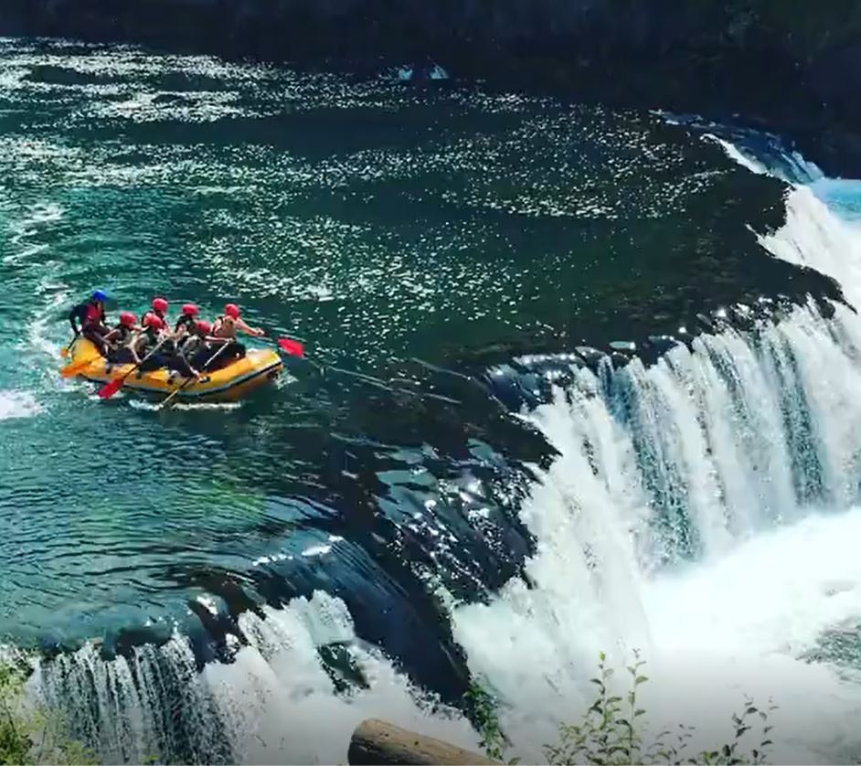 Man du ngoan vuot thac 'thien duong' Kravica o Bosnia hinh anh