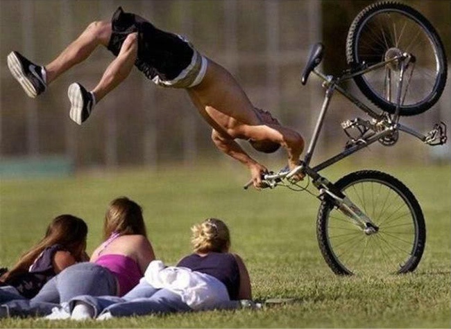 Nhung pha nga xe dap hai huoc tuan qua hinh anh