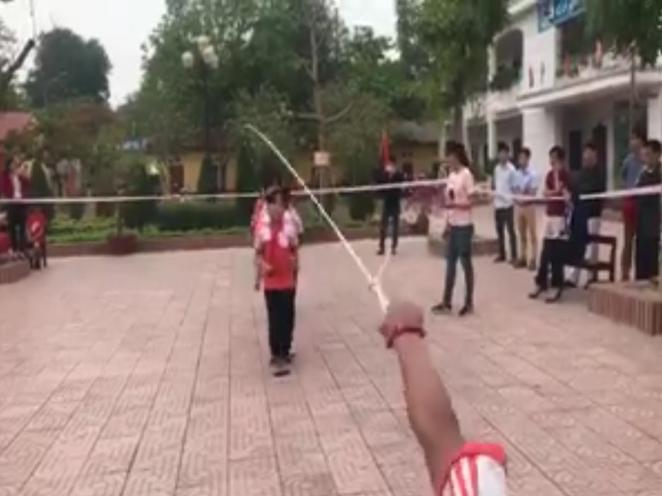 Man nhay day hon 500 lan trong 3 phut dieu luyen cua nhom hoc sinh hinh anh