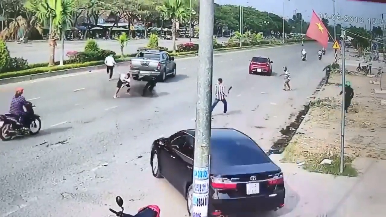 Hai bang nhom no sung, cam dao chem nhau o Dong Nai hinh anh