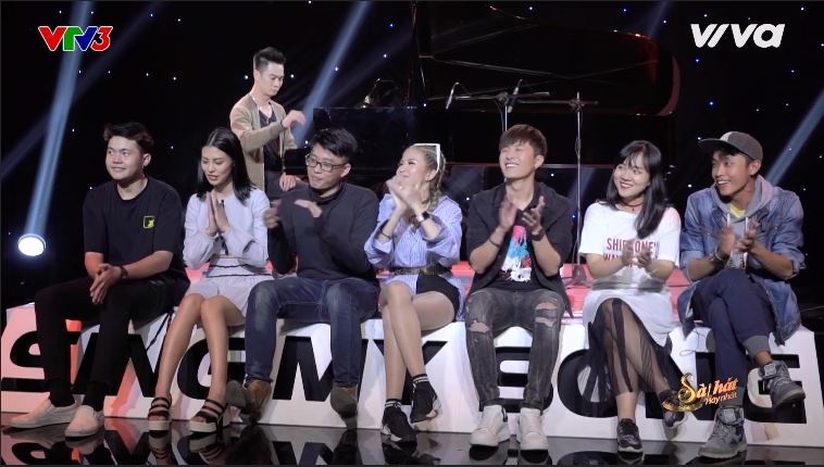 Phut 'ngau hung' sang tac cua doi HLV Ho Hoai Anh tai Sing My Song hinh anh