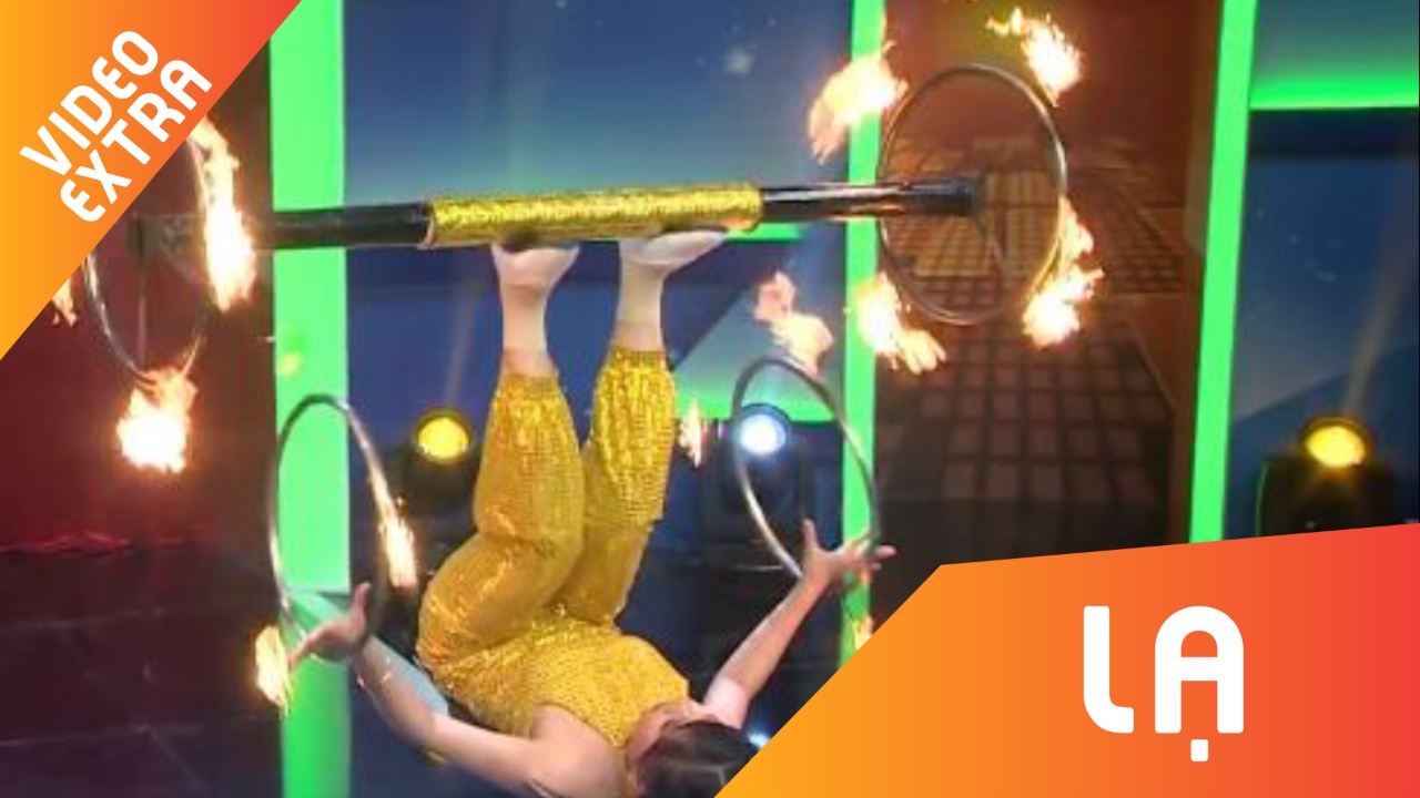 Co gai 18 tuoi chi dung chan de tung hung vong lua tai Sieu bat ngo hinh anh