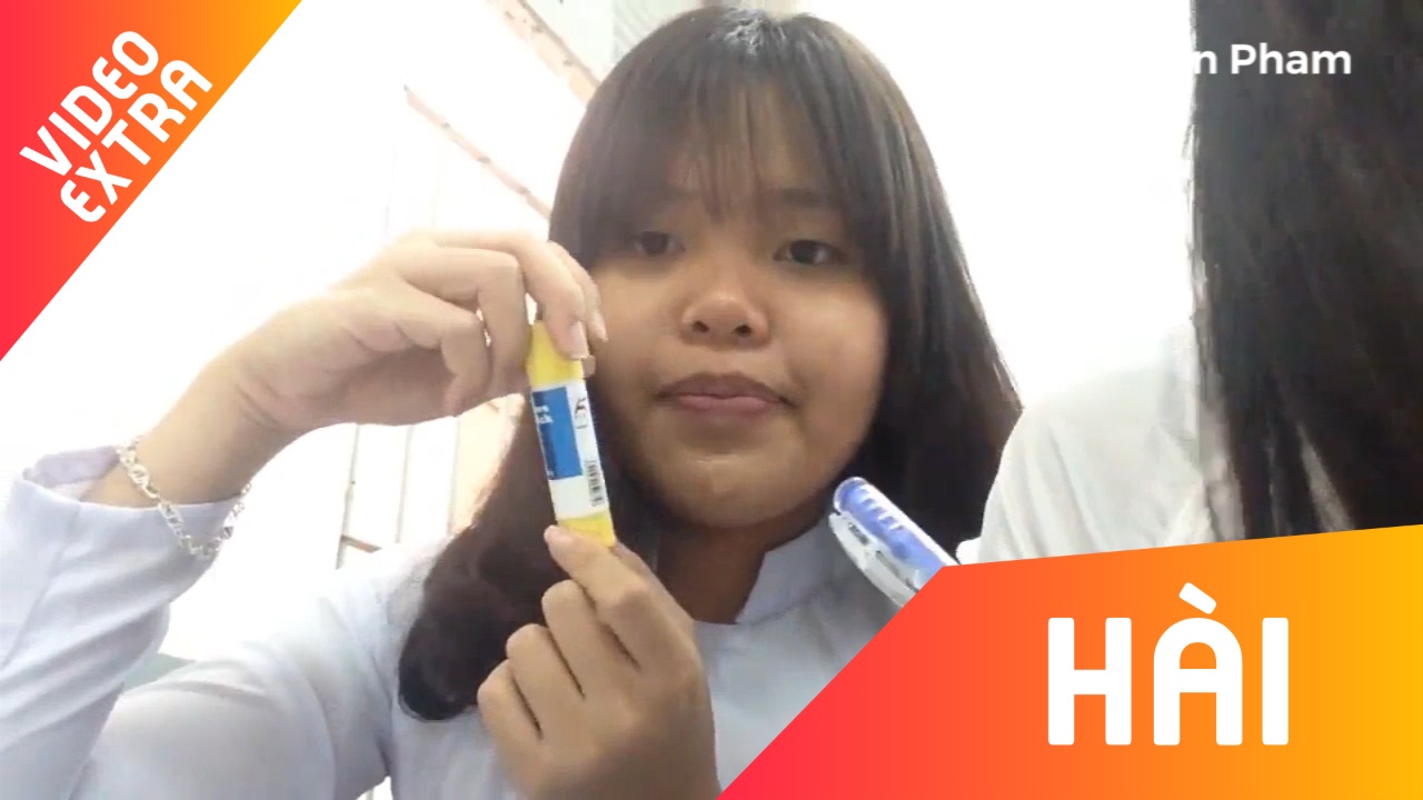 Nu sinh dien sau trong lop, bi co giao bat tai tran hai huoc hinh anh