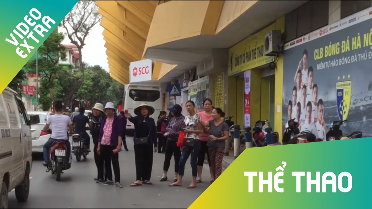 Dan phe doi gia ve tran 'noi chien U23 Viet Nam' tai san Hang Day hinh anh