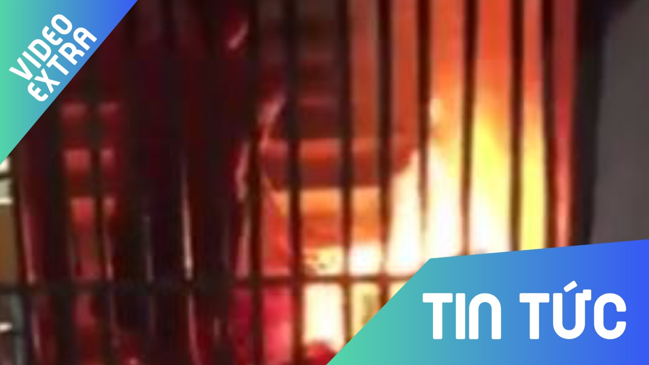 Dot vang ma ngay tai cau thang khu tap the hinh anh