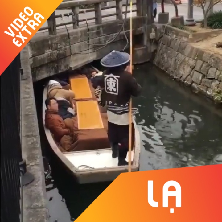 Phuong phap qua cau co mot khong hai cua thuyen du lich hinh anh