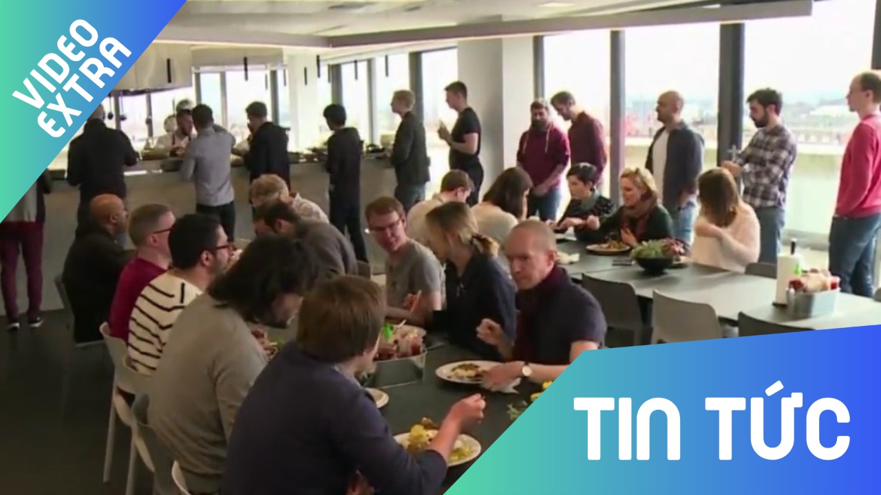 Cong ty Anh cho nhan vien tu dinh muc luong hinh anh