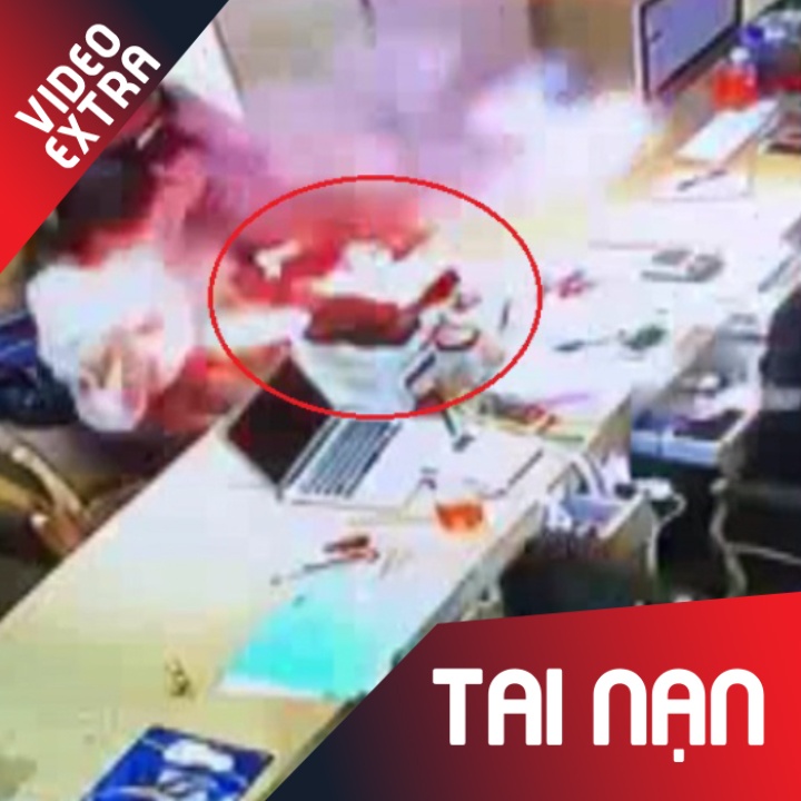 Khoanh khac iPhone phat no, phut lua vao mat khach hang o Trung Quoc hinh anh