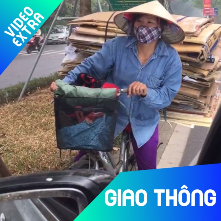 Tai xe oto ngan phu nu nhat ve chai di nguoc chieu gay tranh cai hinh anh