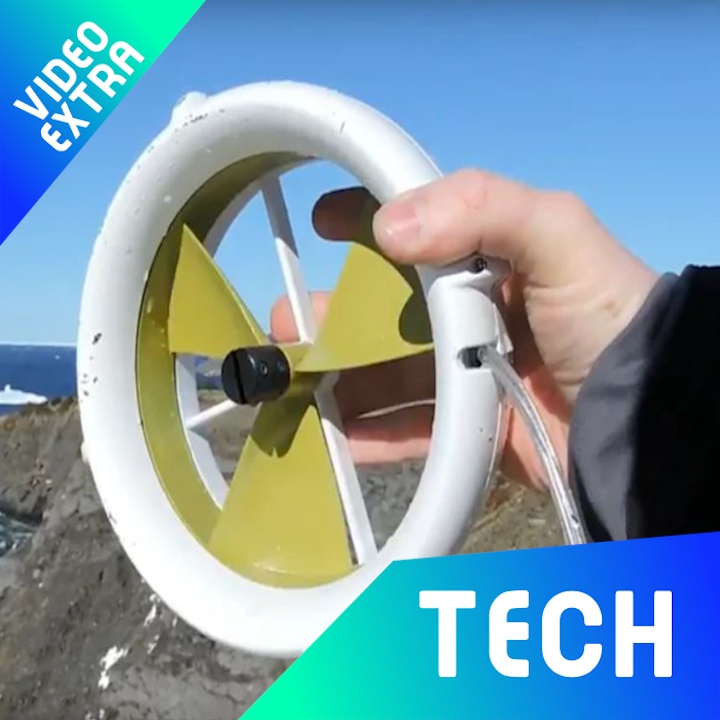 Thiet bi sac dien thoai tien loi chi bang gio va nuoc hinh anh