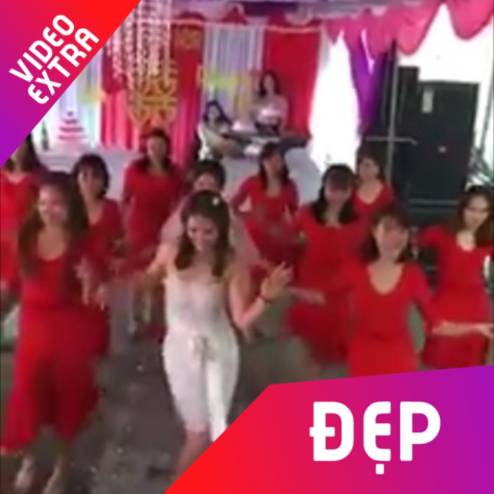 Co dau mac do cuoi nhay Lambada cung phu dien trong dam cuoi hinh anh