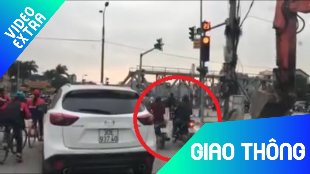 Ngang nhien vuot den do 'nhu com bua' tai Ha Noi hinh anh