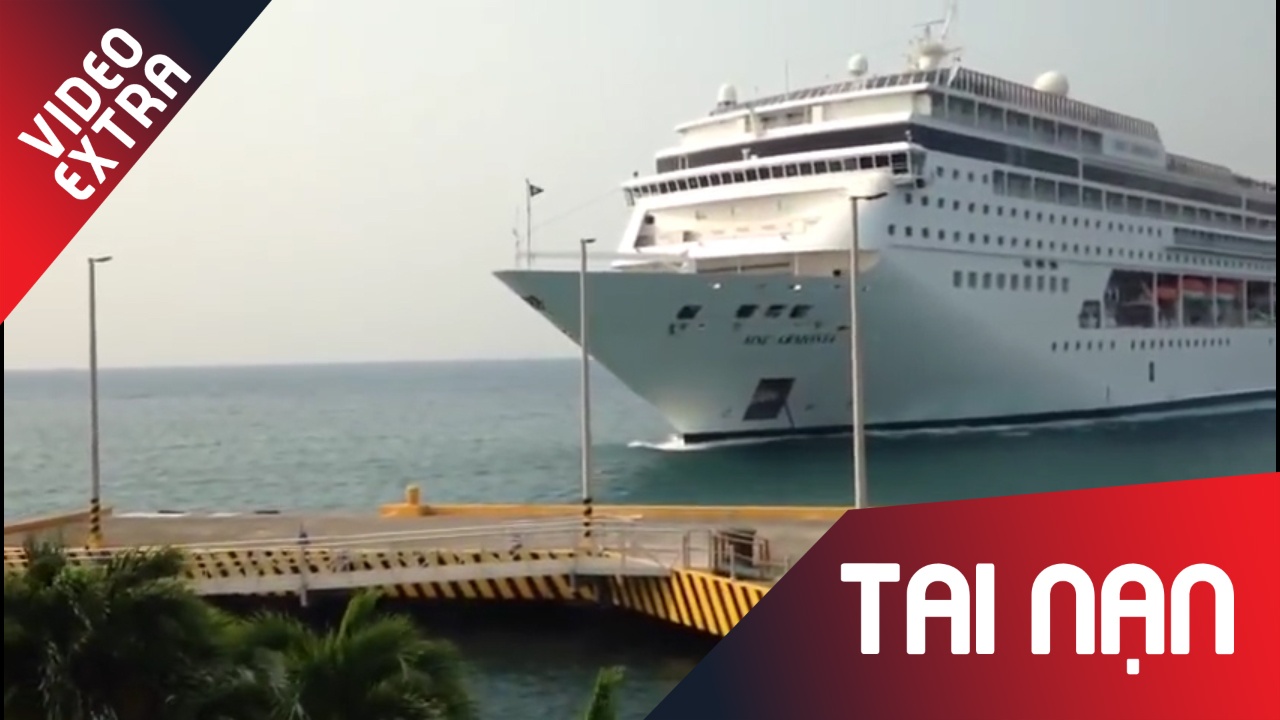 Du thuyen cho khach dam vao cang tai Honduras hinh anh