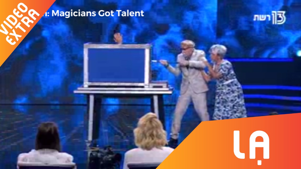 Chang trai bien mat ki la ngay tren san khau hinh anh