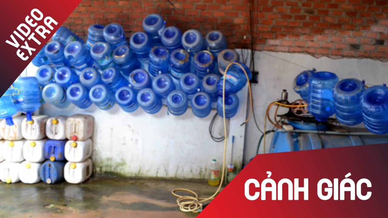 Nuoc dong binh gia re co 'tinh khiet'? hinh anh