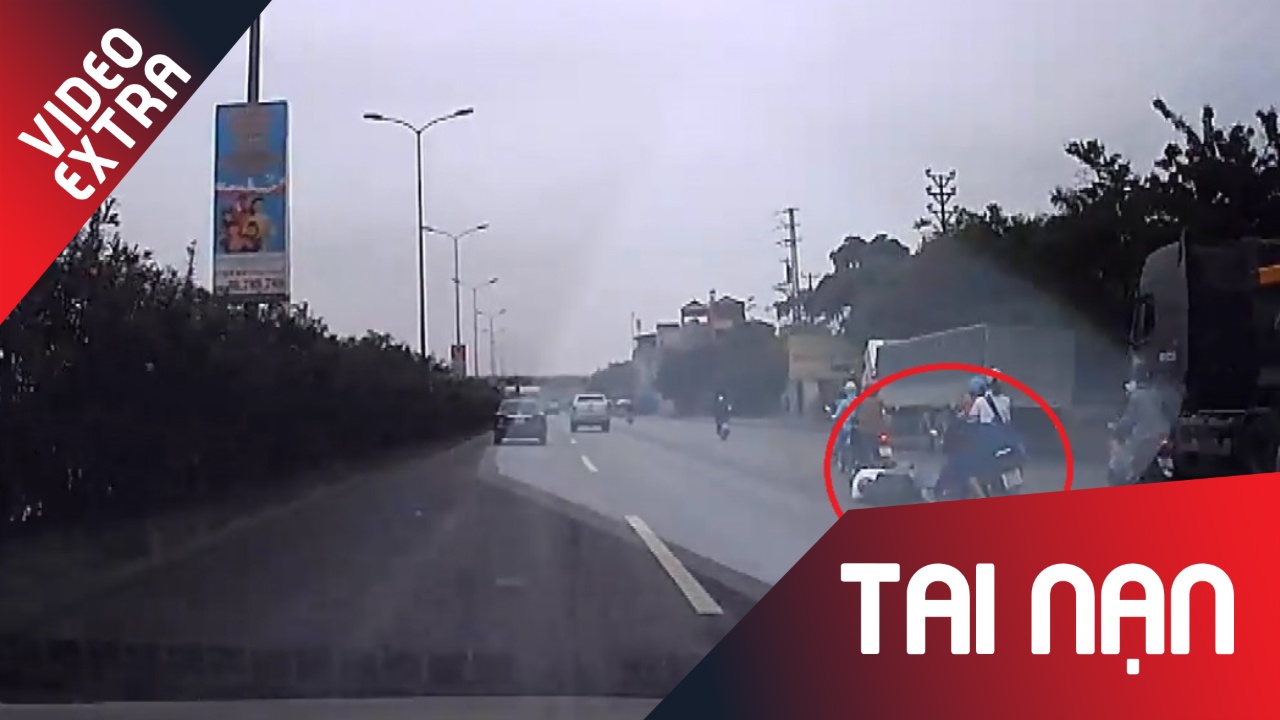 Tranh oto nguoc chieu, 2 nguoi di xe may nga, bi xe sau can trung hinh anh