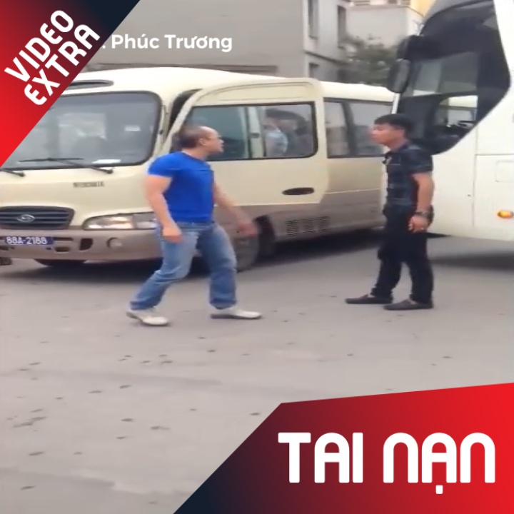 Va cham giao thong, tai xe xe khach lao vao nhau 'ti thi vo nghe' hinh anh