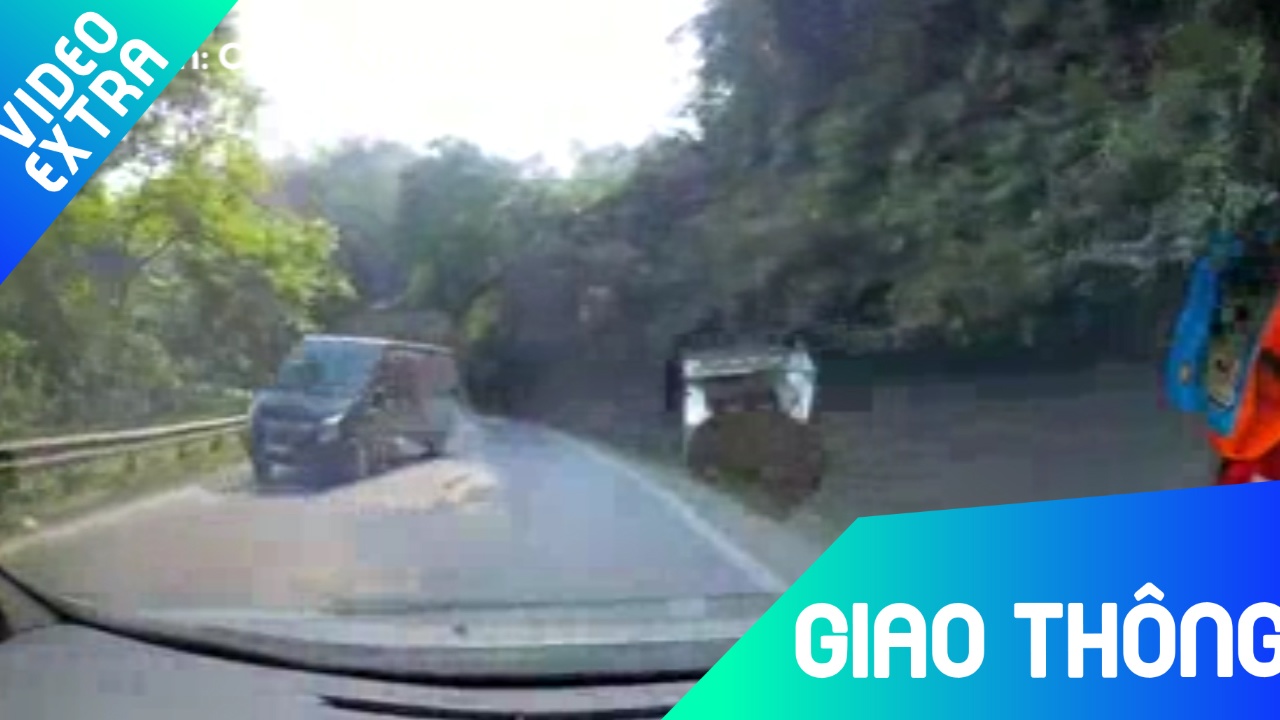 Xe khach om cua toc do cao tren deo Sapa nhu phim hanh dong hinh anh