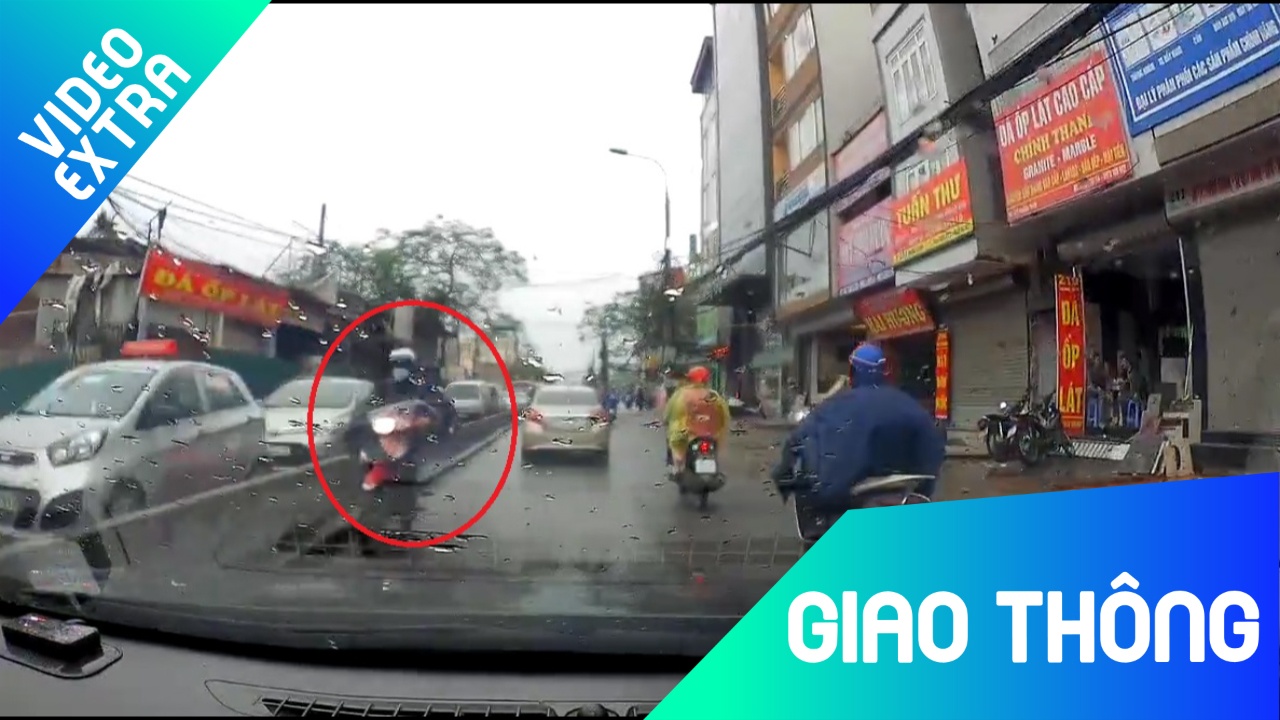 Xe may than nhien chay nguoc chieu tren duong pho Ha Noi hinh anh