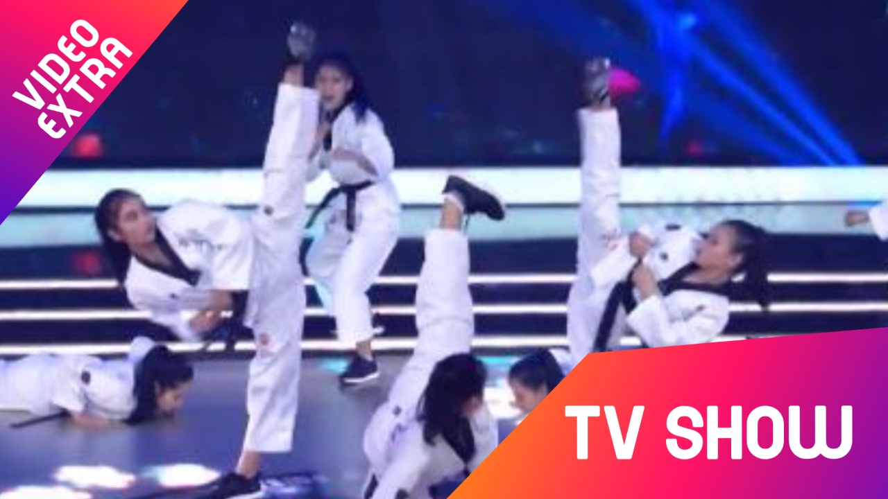 Vo Taekwondo ket hop am nhac 'hap dan' Minh Tu tai Dau truong vo nhac hinh anh