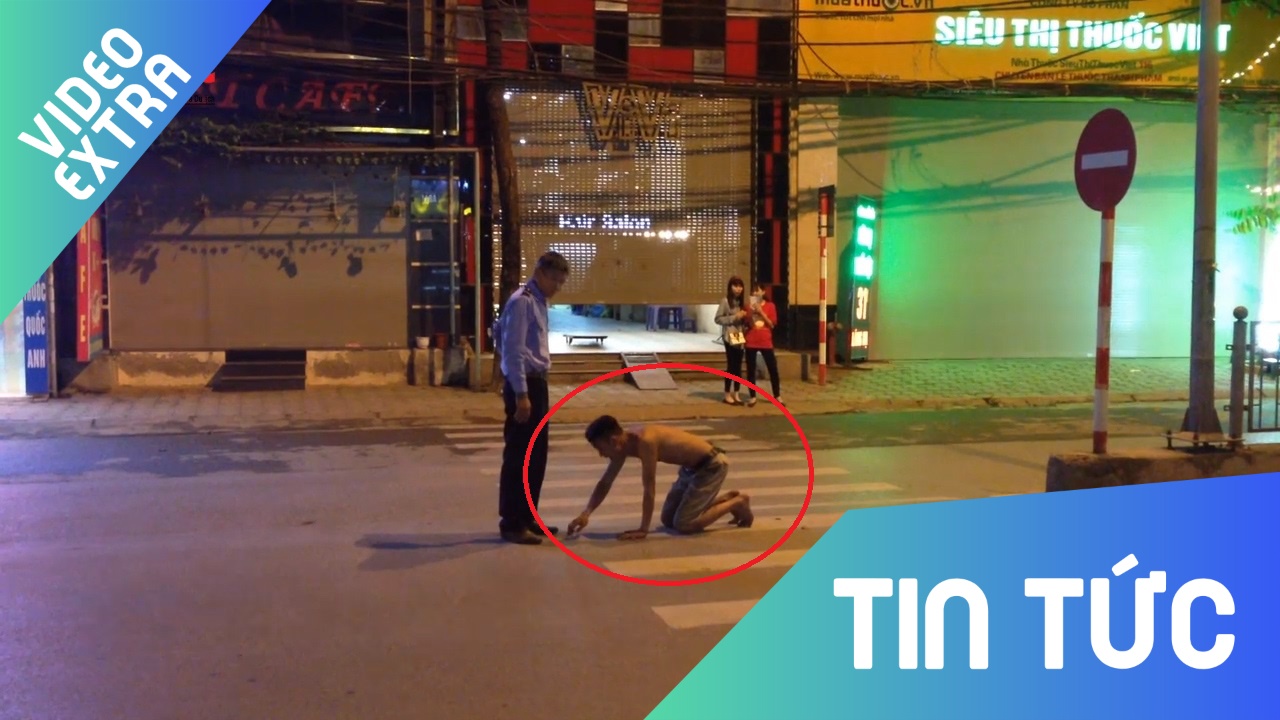 Thanh nien ngao da la het, noi chuyen voi bien bao giao thong hinh anh