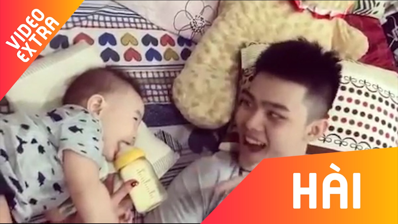 Ong bo do con uong sua bang man hat rap nhep de thuong hinh anh