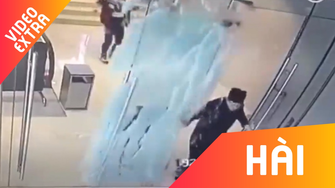 Chang trai lao dau huc vo toang cua kinh tai Trung Quoc hinh anh