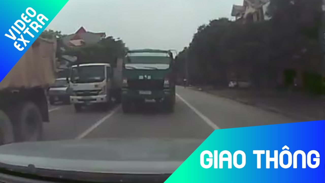 Tai xe lan lan, bo xe tai giua long duong “thi gan” voi oto 4 cho hinh anh