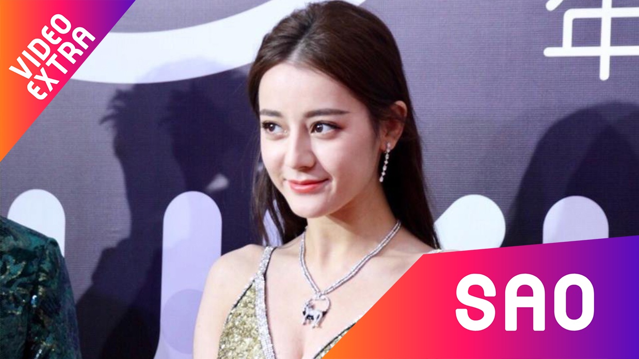 Ngam my nhan Dinh Le Nhiet Ba tao dang dang yeu trong hau truong hinh anh