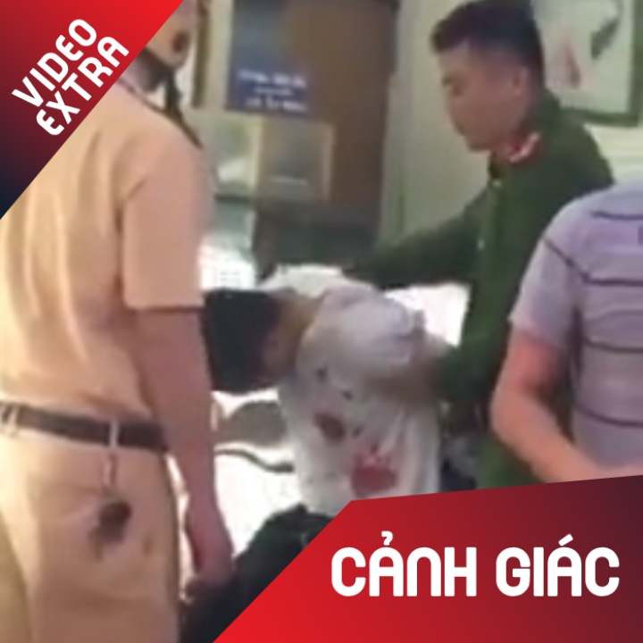 Nghi an 2 thanh nien dung vu khi cuop tiem vang trong dem o Ha Noi hinh anh