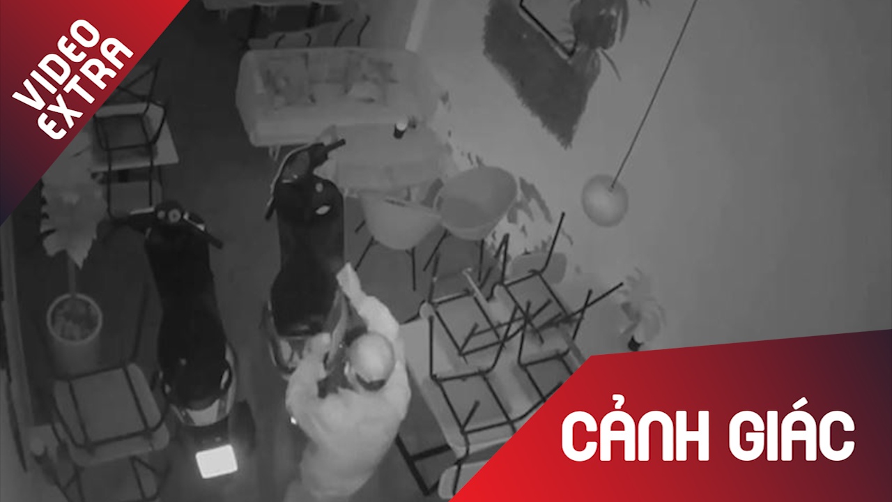 Hai thanh nien trom 2 chiec xe trong vong 4 phut hinh anh