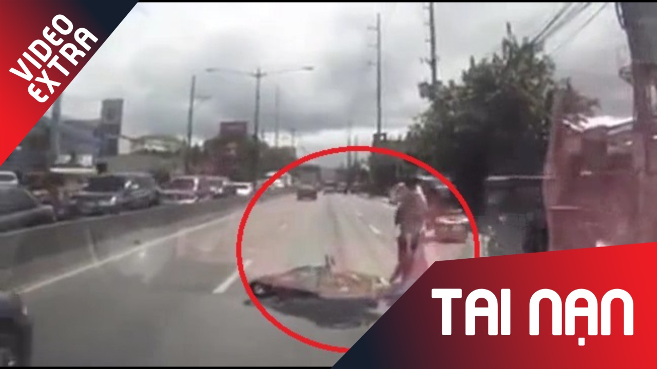 Bi xe may dam, nguoi di bo rut sung ban guc tai xe o Philippines hinh anh