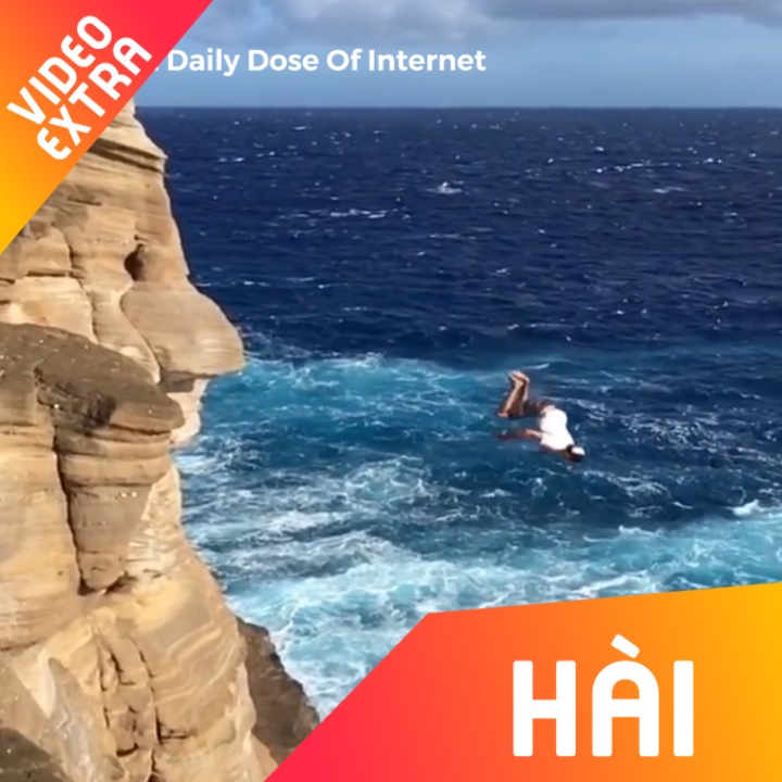 Anh ban lo tay day ban minh xuong vach bien hinh anh